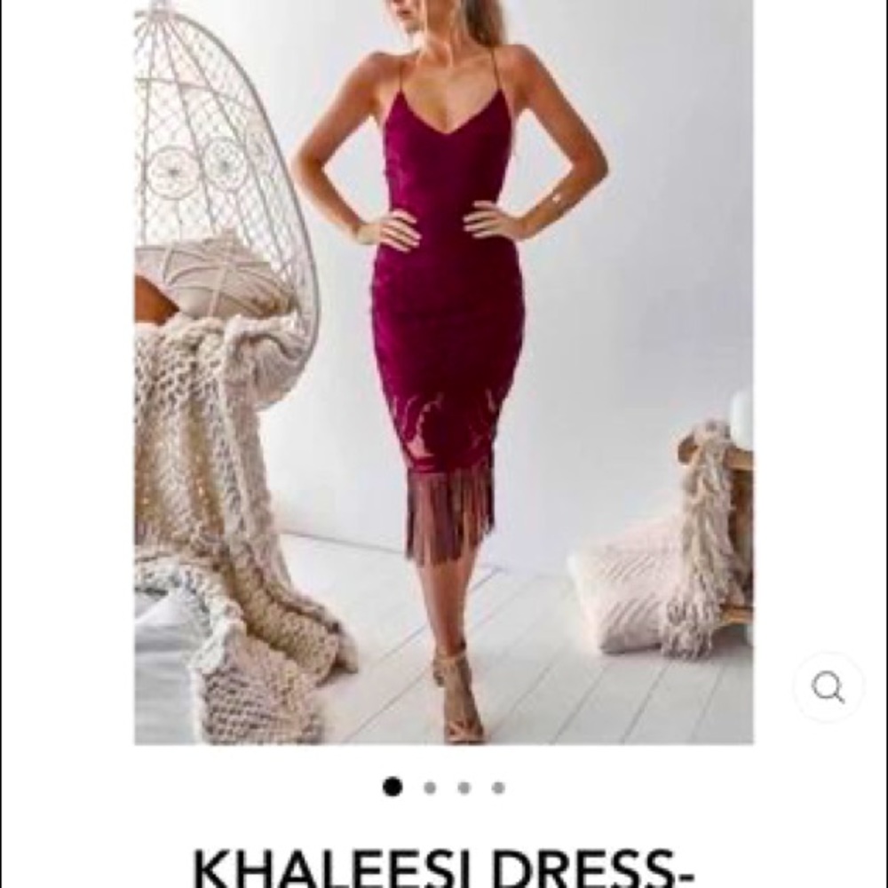 Beautiful burgundy spaghetti strap dress open on the back ! Worn once !’
